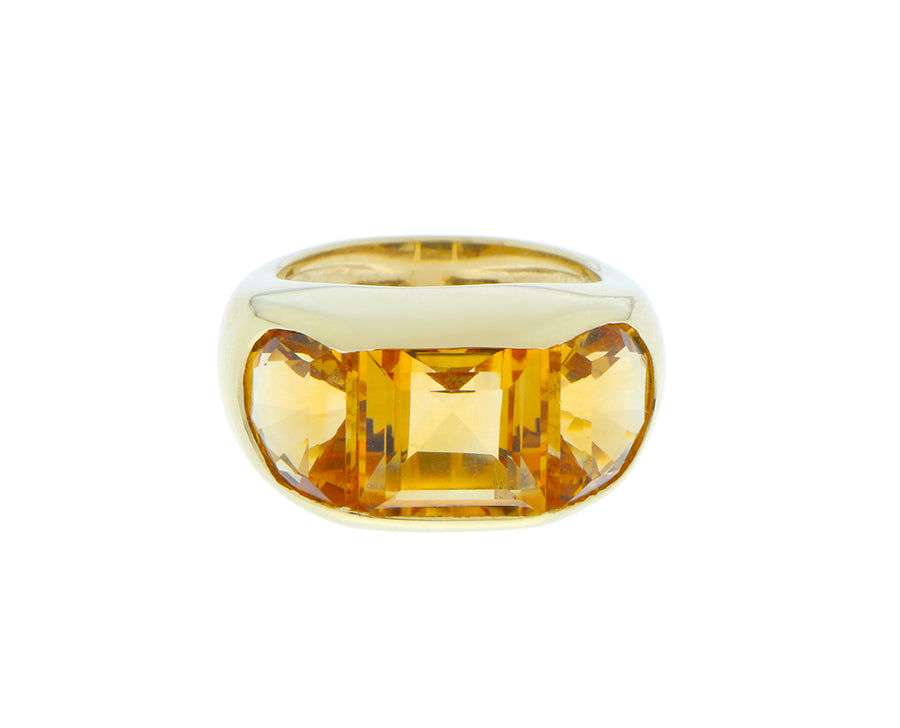 Yellow gold ring with three quartz
