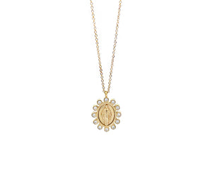 Yellow gold necklace with an oval diamond Maria pendant
