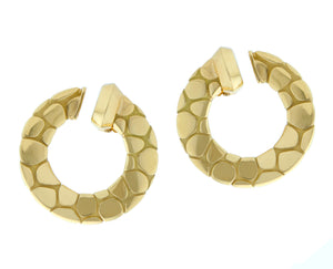 Yellow gold round earrings, croco style
