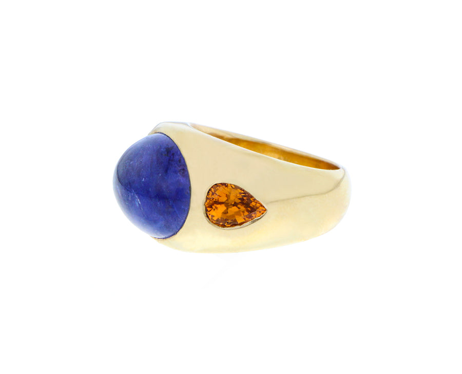 Yellow gold gypsy ring with spessartites and a cabochon cut tanzanite