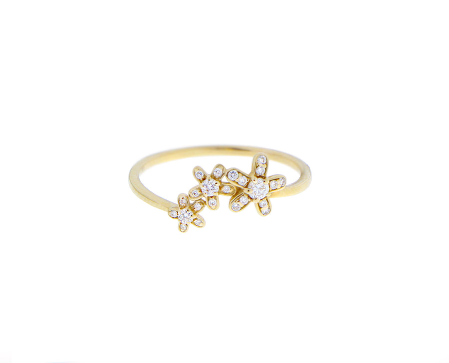 Yellow gold ring with three diamond flowers