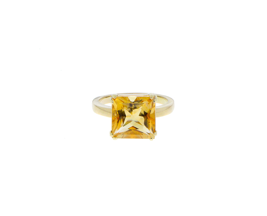 Yellow gold ring with a citrine