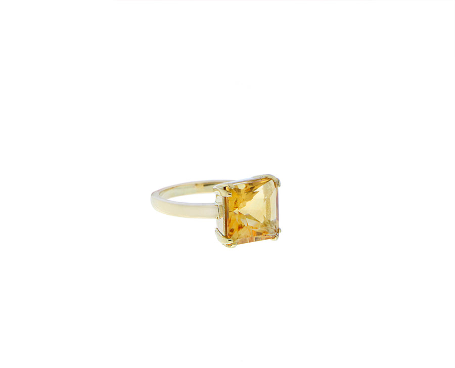 Yellow gold ring with a citrine