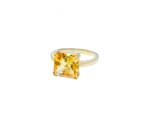 Yellow gold ring with a citrine