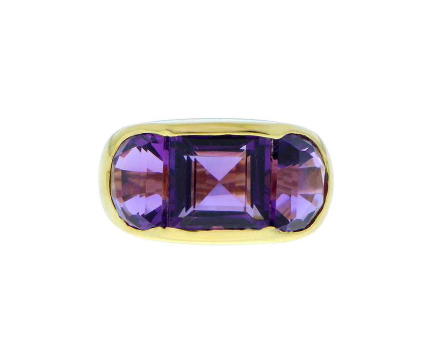 Yellow gold ring with 3 amethysts