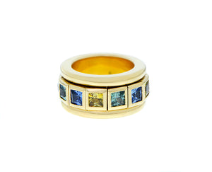 Yellow gold and sapphire ring