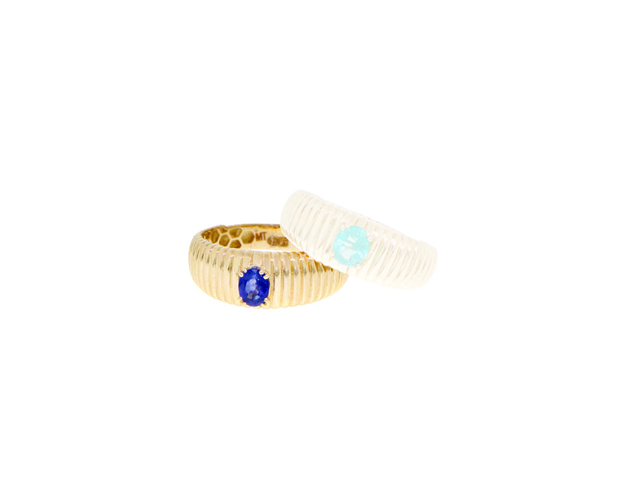 Yellow gold ring with an emerald or a sapphire