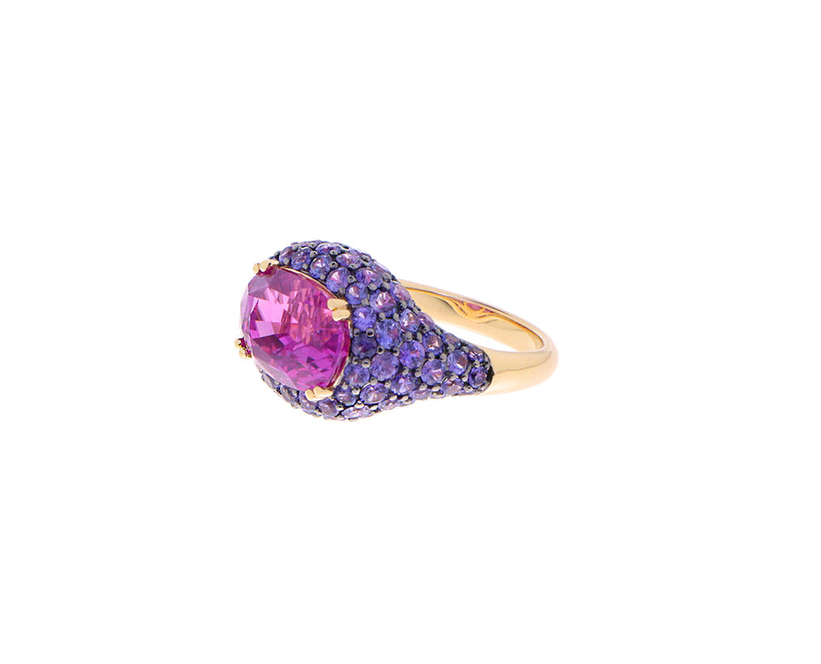 Yellow gold ring with a pink sapphire and purple sapphires