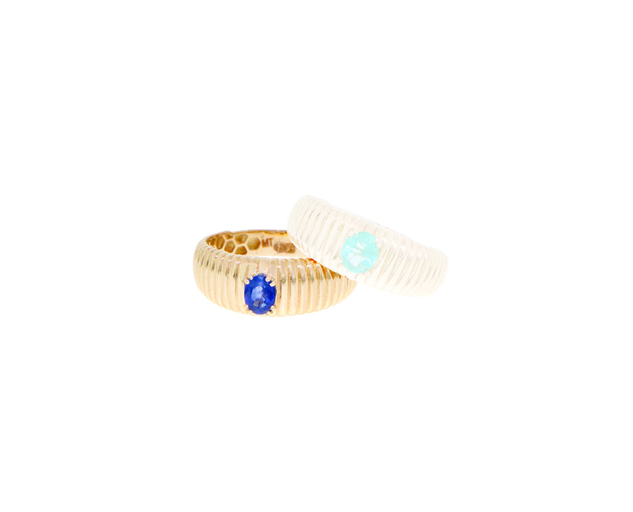 Yellow gold ring with an emerald or a sapphire