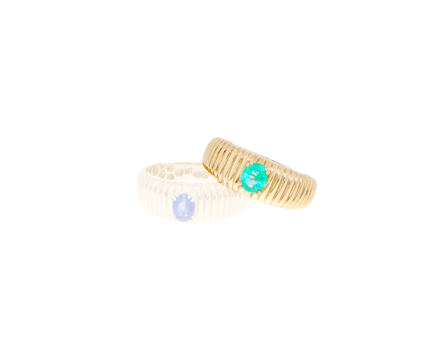 Yellow gold ring with an emerald or a sapphire