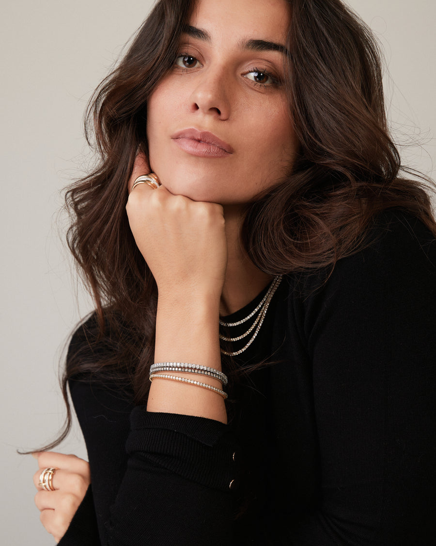 White gold stretch tennis bracelet with white or brown diamonds