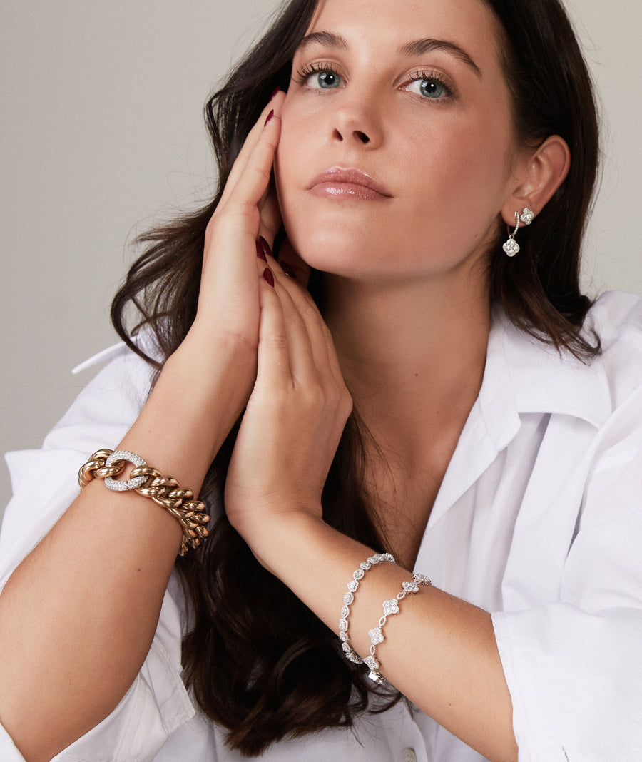 Yellow gold gourmet chain bracelet with a diamond link closure