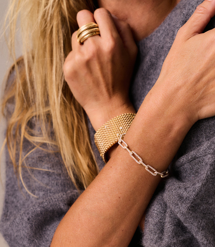 Yellow gold diamond closed-forever chain bracelet