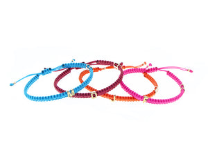 Knotted rope bracelet with a yellow gold letter