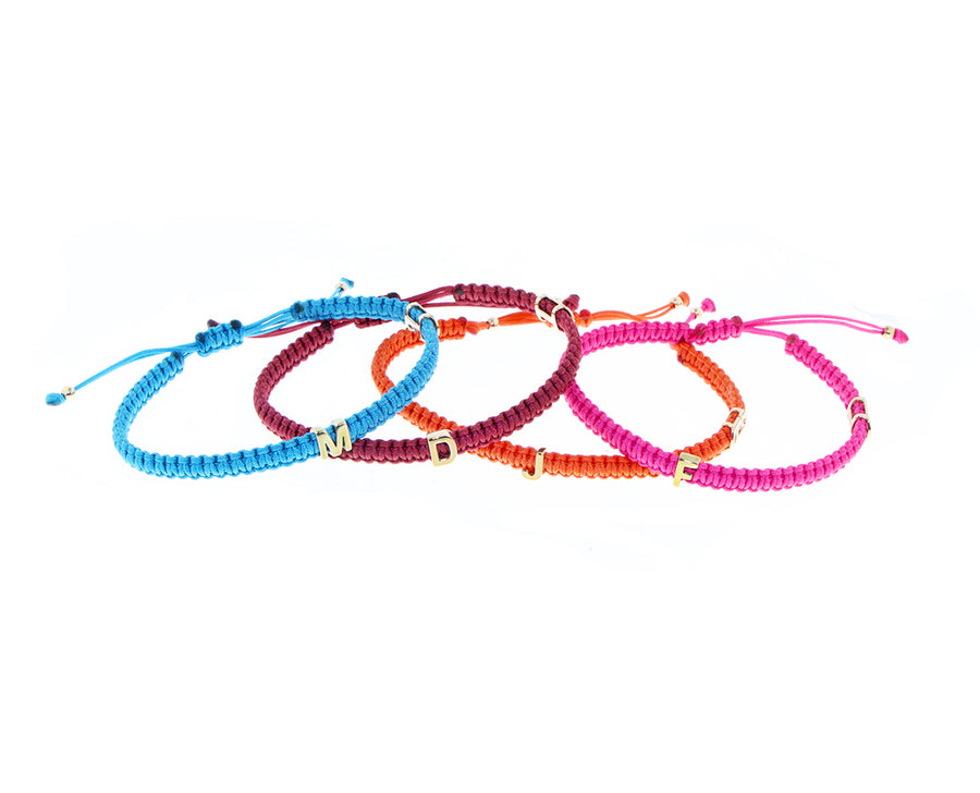 Knotted rope bracelet with a yellow gold letter