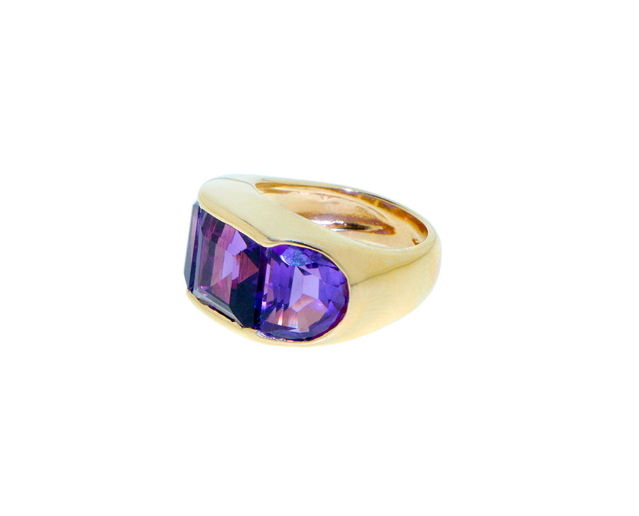 Yellow gold ring with three quartz