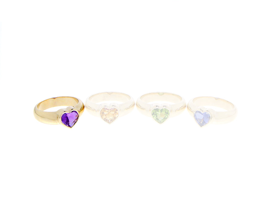 Yellow gold ring with a heart-shaped gem