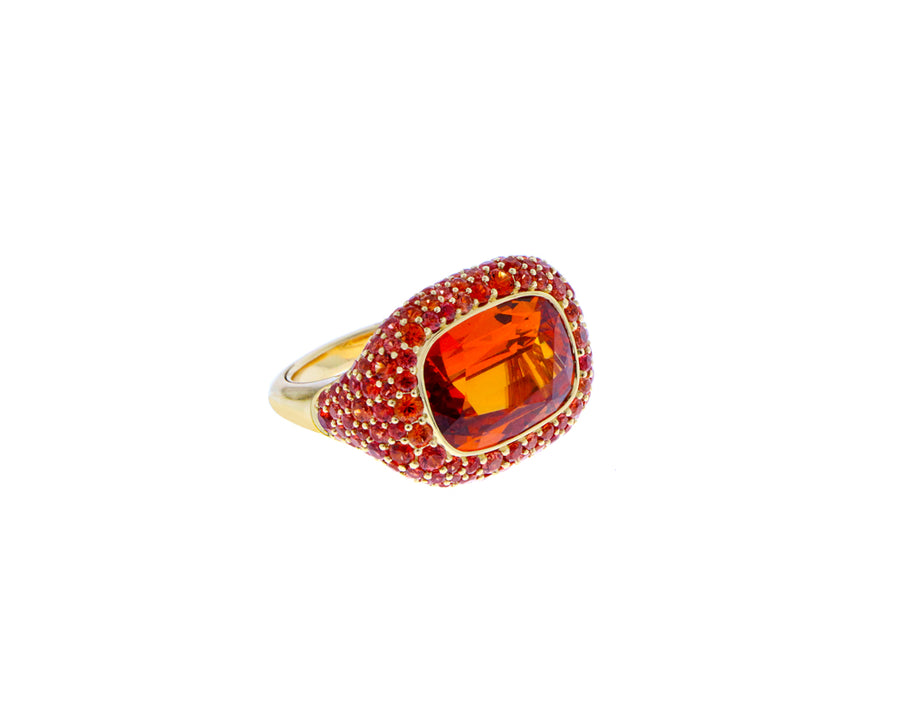 Yellow gold ring with spessartite garnet and orange sapphires