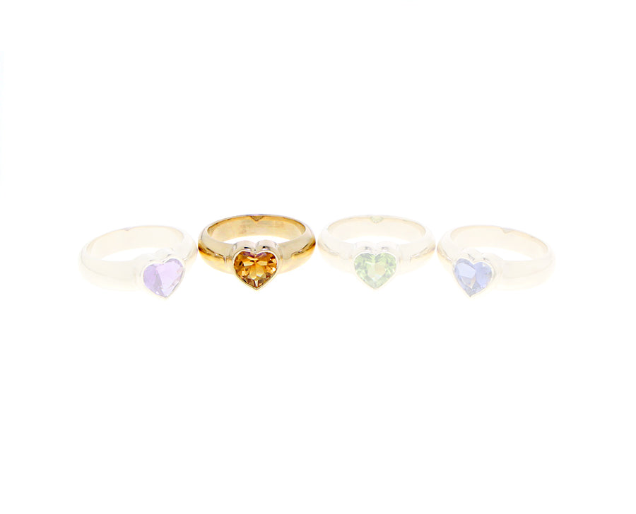 Yellow gold ring with a heart-shaped gem