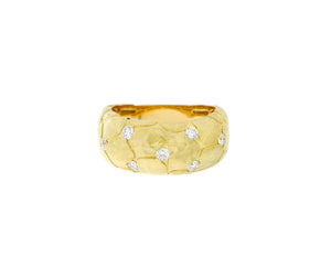 Yellow gold and diamond ring with croco engraving