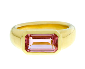 Yellow gold ring with a pink tourmaline