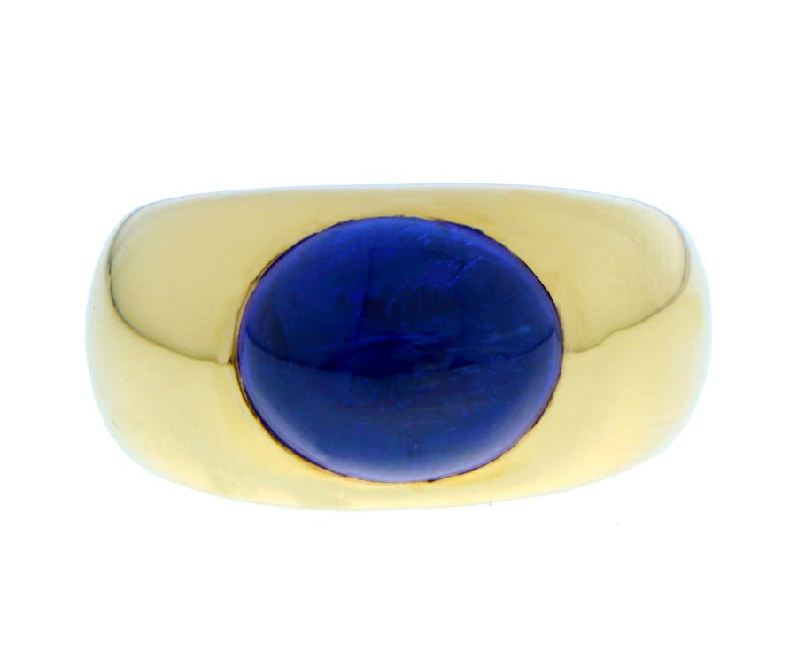 Yellow gold ring with an oval cabochon cut tanzanite