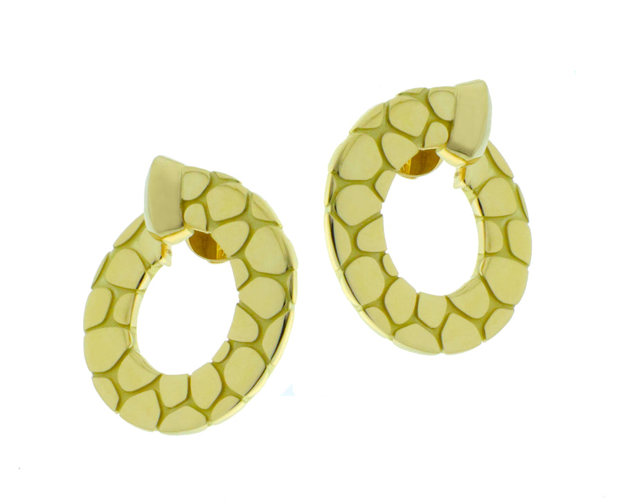 Yellow gold round earrings, croco style