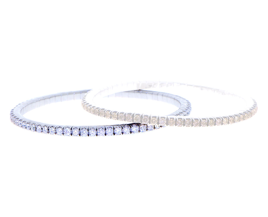 Witgouden stretch tennisarmband met witte of bruine diamanten