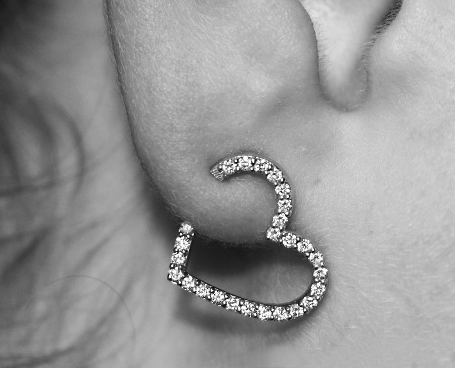 Hartvormige oorbellen van goud en diamant