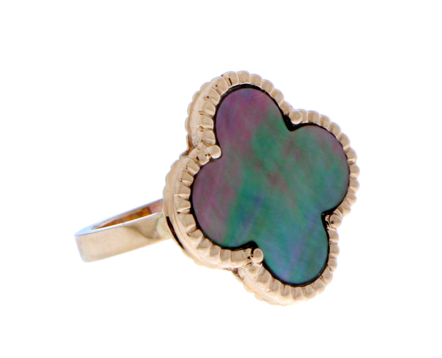 Rose gold ring with a black mother of pearl clover