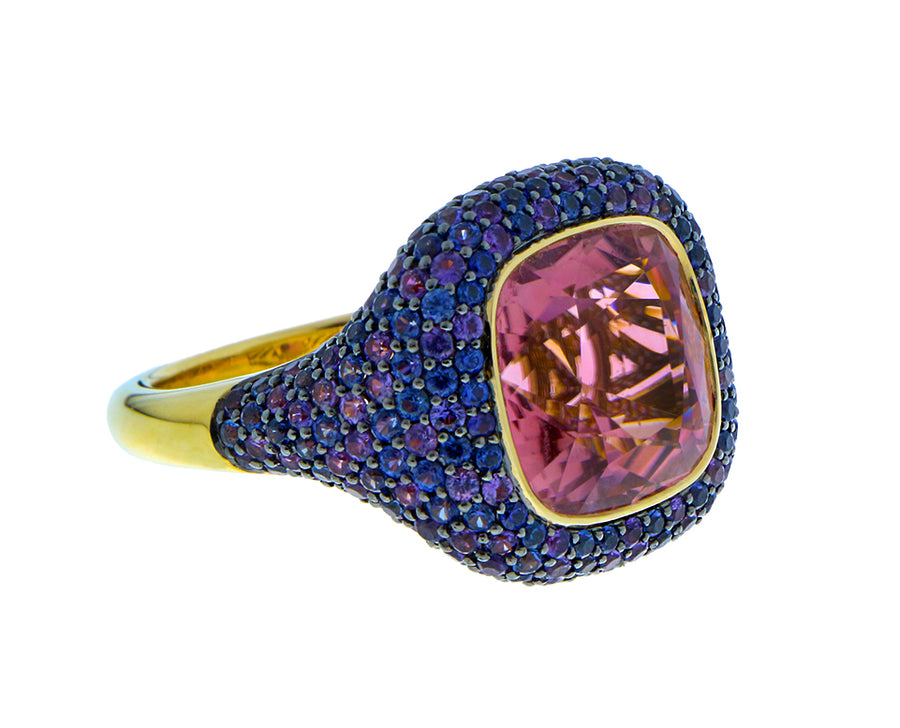 Yellow gold ring with pink tourmaline and sapphire